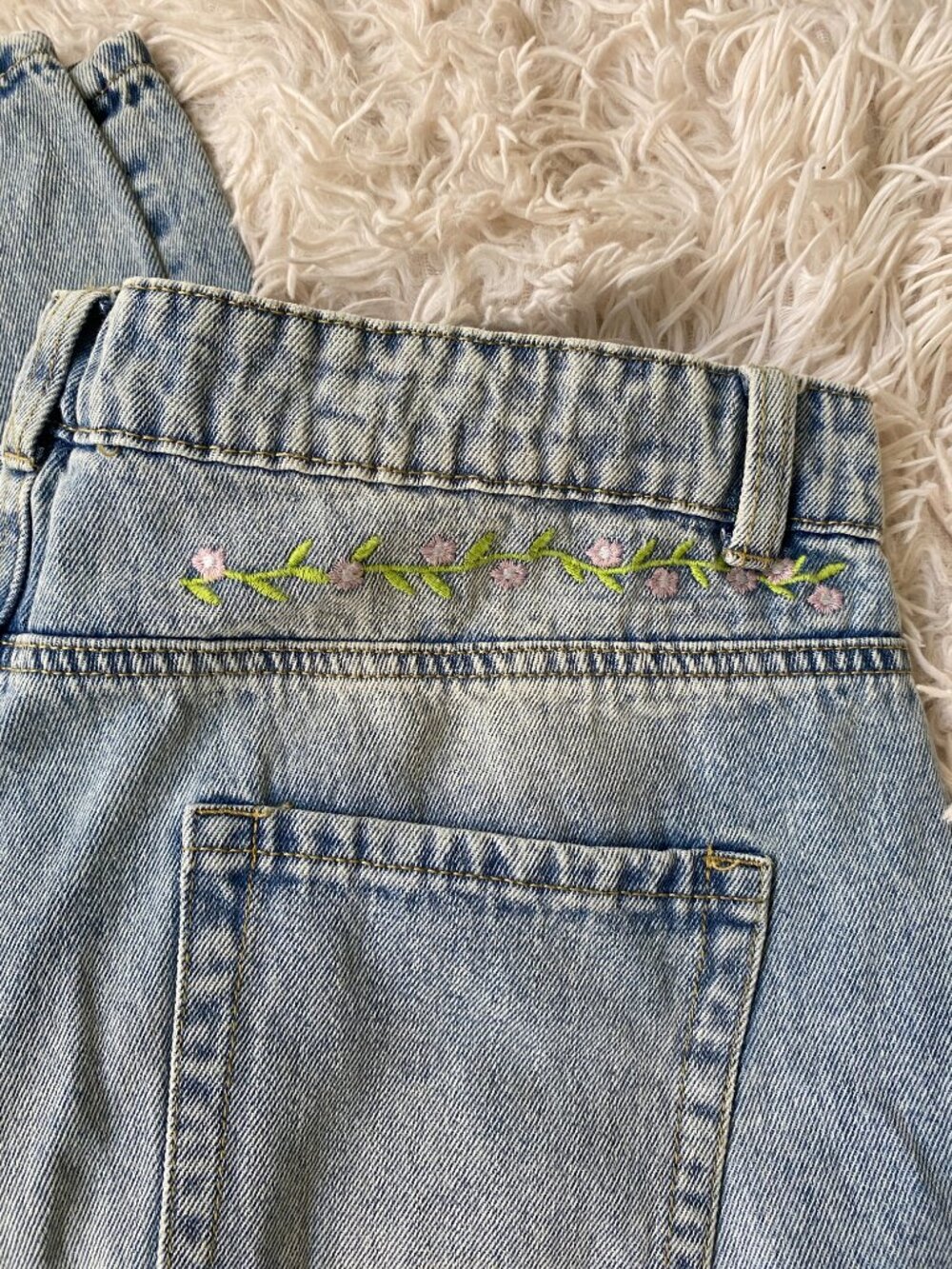 Embroidered Jeans - Picture 2 of 5